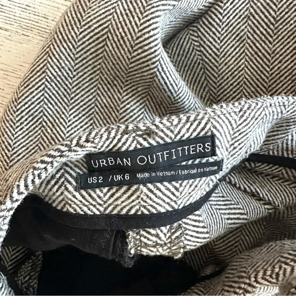 URBAN OUTFITTERS Herringbone Pleated Cuffed Cropped Wide Leg Trousers 2 Academia